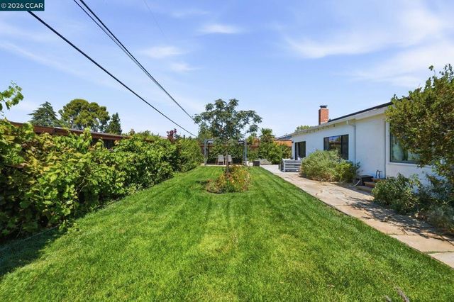 1739 Woodcrest Dr, Concord, CA 94521