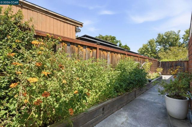 1739 Woodcrest Dr, Concord, CA 94521
