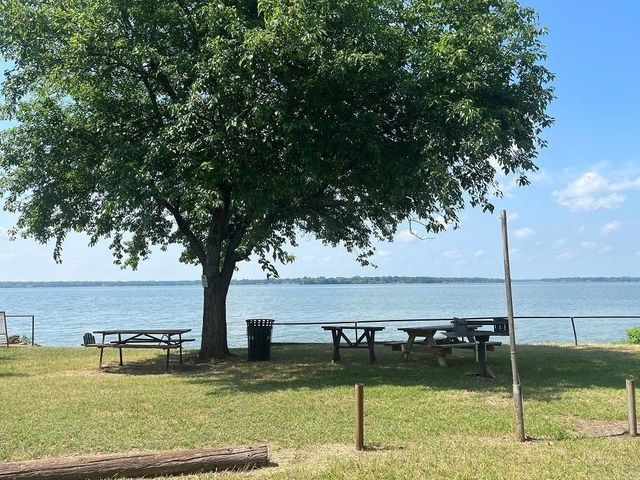 200 Lakeside Drive, West Tawakoni, TX 75474