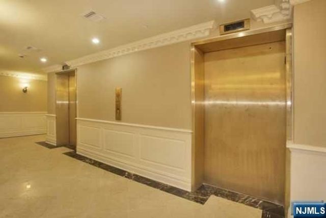 29 1st Street 401, Hackensack, NJ 07601