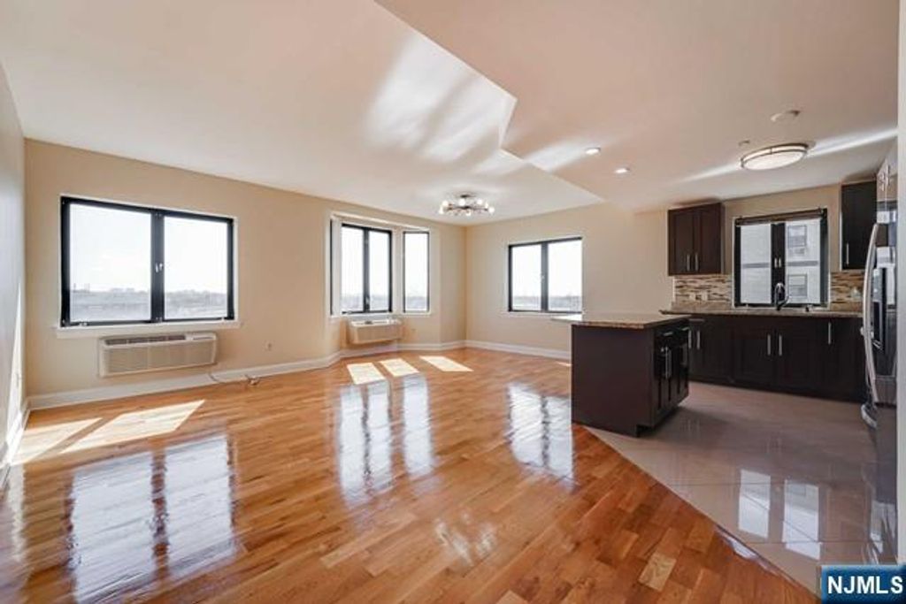 29 1st Street 401, Hackensack, NJ 07601