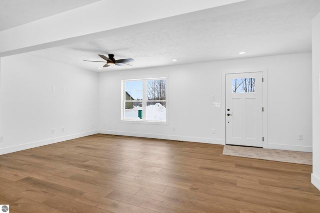 2134 Cottonwood Avenue, Grawn, MI 49637