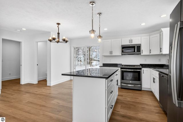 2134 Cottonwood Avenue, Grawn, MI 49637