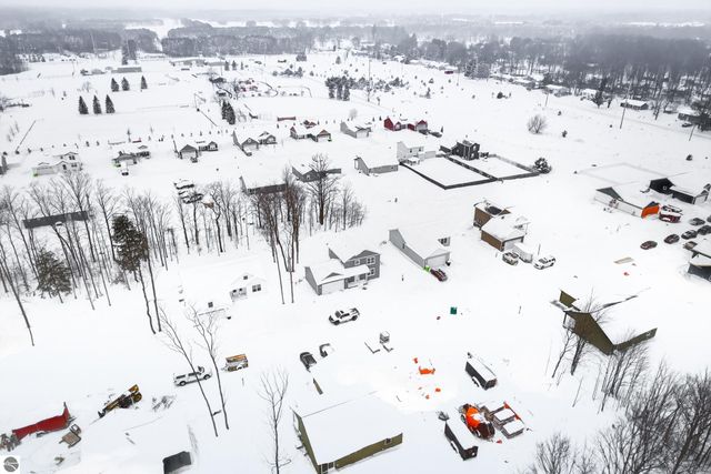 2134 Cottonwood Avenue, Grawn, MI 49637