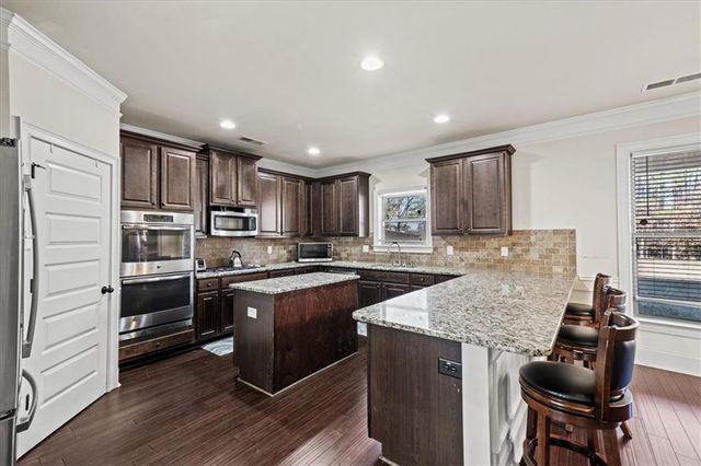 104 SHIMMERING WATERS Lane, Fayetteville, GA 30214