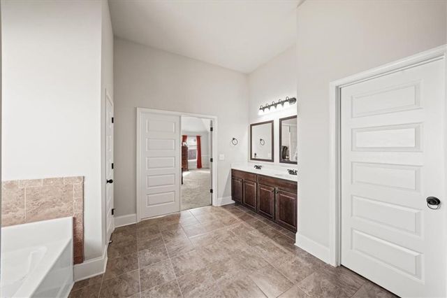 104 SHIMMERING WATERS Lane, Fayetteville, GA 30214