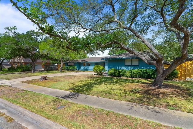 332 Poenisch Dr, Corpus Christi, TX 78412