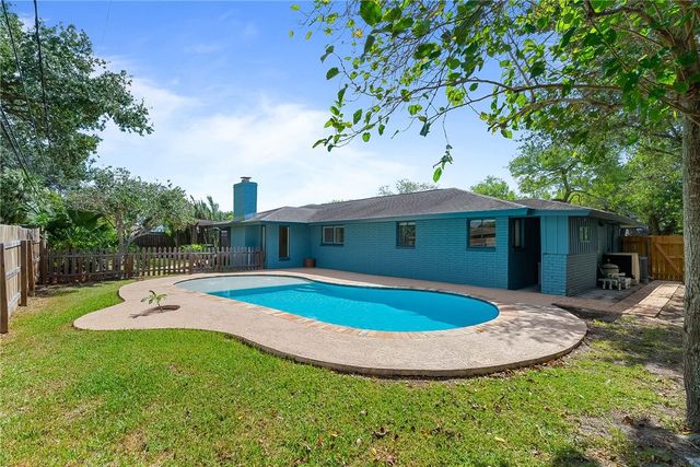 332 Poenisch Dr, Corpus Christi, TX 78412