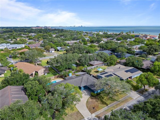 332 Poenisch Dr, Corpus Christi, TX 78412