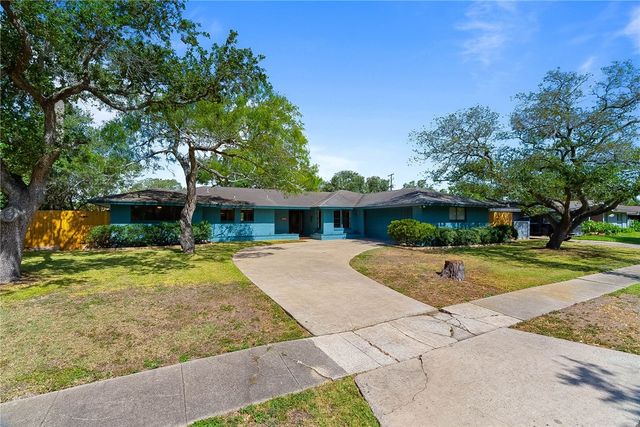 332 Poenisch Dr, Corpus Christi, TX 78412