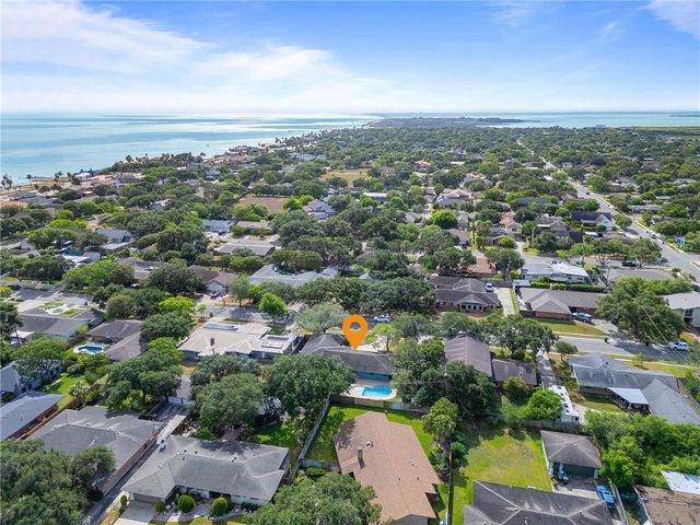 332 Poenisch Dr, Corpus Christi, TX 78412
