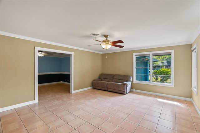 332 Poenisch Dr, Corpus Christi, TX 78412