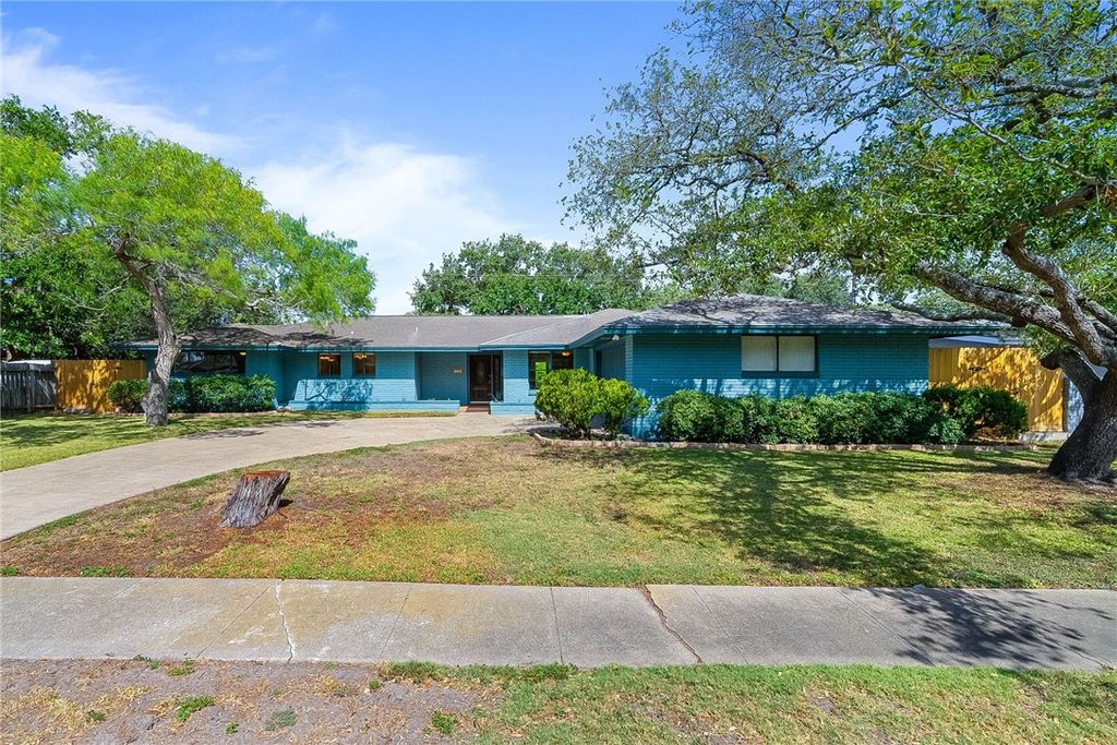 332 Poenisch Dr, Corpus Christi, TX 78412 — photo 2