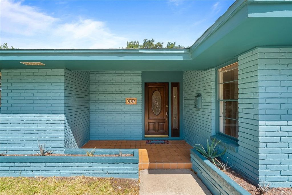 332 Poenisch Dr, Corpus Christi, TX 78412 — photo 5