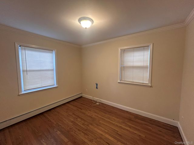 35 N 16th Street, Wheatley Heights, NY 11798