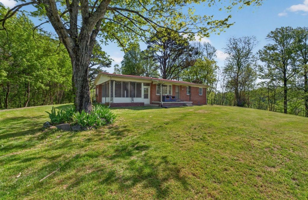 17015 Nashville Hwy, Buffalo Valley, TN 38548