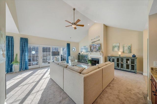 300 S Pointe Shore Dr Apt 411, Moneta, VA 24121