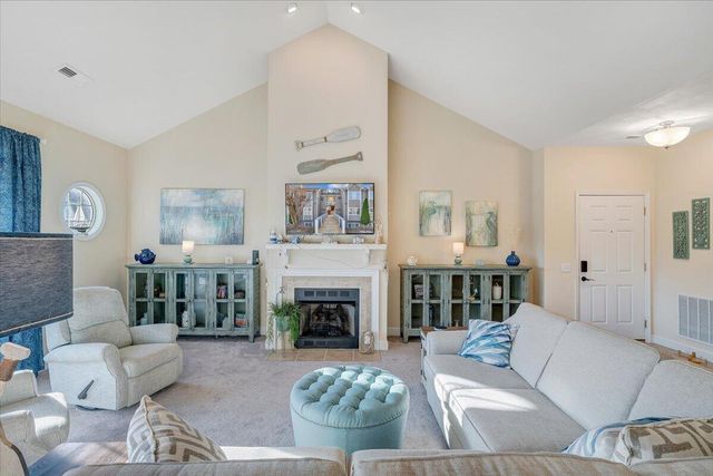 300 S Pointe Shore Dr Apt 411, Moneta, VA 24121