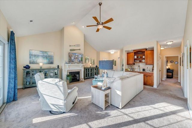 300 S Pointe Shore Dr Apt 411, Moneta, VA 24121