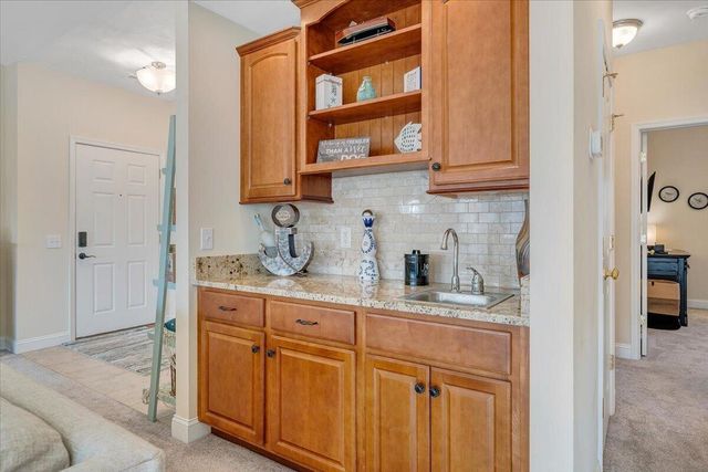 300 S Pointe Shore Dr Apt 411, Moneta, VA 24121