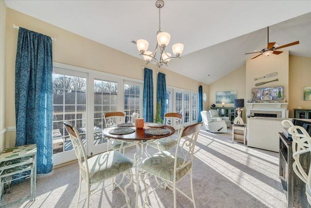 300 S Pointe Shore Dr Apt 411, Moneta, VA 24121