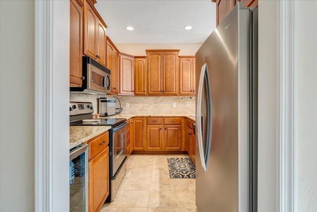 300 S Pointe Shore Dr Apt 411, Moneta, VA 24121