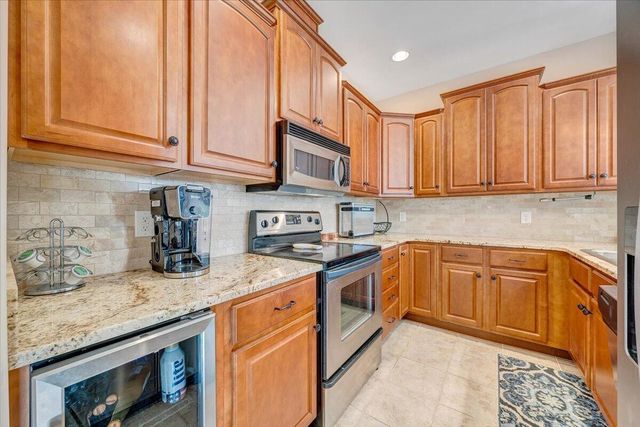 300 S Pointe Shore Dr Apt 411, Moneta, VA 24121