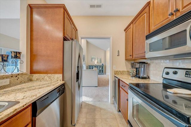 300 S Pointe Shore Dr Apt 411, Moneta, VA 24121