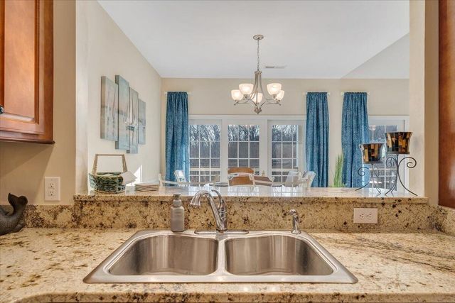 300 S Pointe Shore Dr Apt 411, Moneta, VA 24121