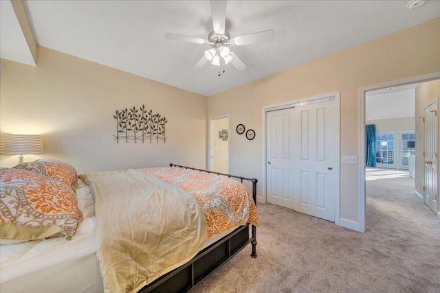 300 S Pointe Shore Dr Apt 411, Moneta, VA 24121