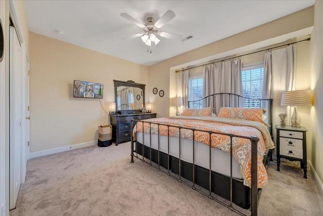 300 S Pointe Shore Dr Apt 411, Moneta, VA 24121