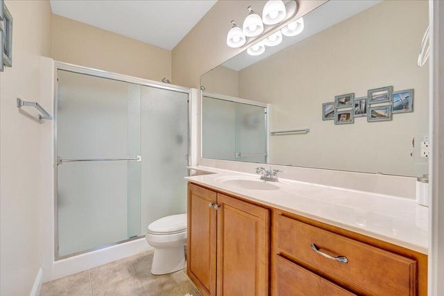 300 S Pointe Shore Dr Apt 411, Moneta, VA 24121