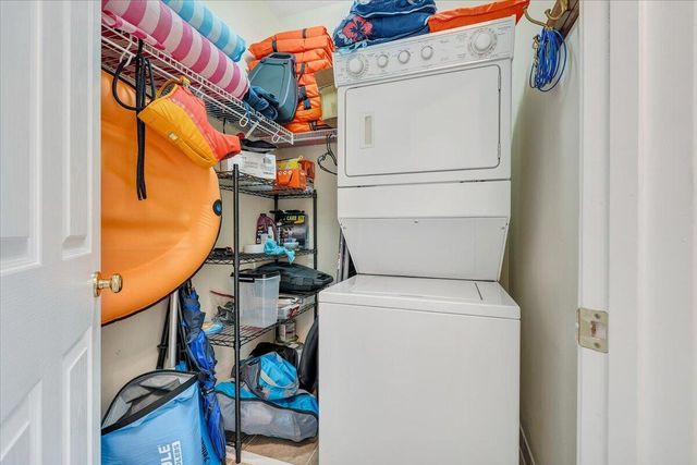 300 S Pointe Shore Dr Apt 411, Moneta, VA 24121