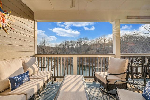 300 S Pointe Shore Dr Apt 411, Moneta, VA 24121