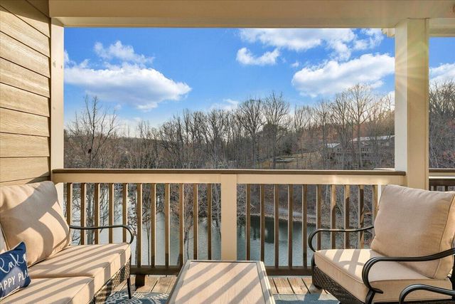 300 S Pointe Shore Dr Apt 411, Moneta, VA 24121