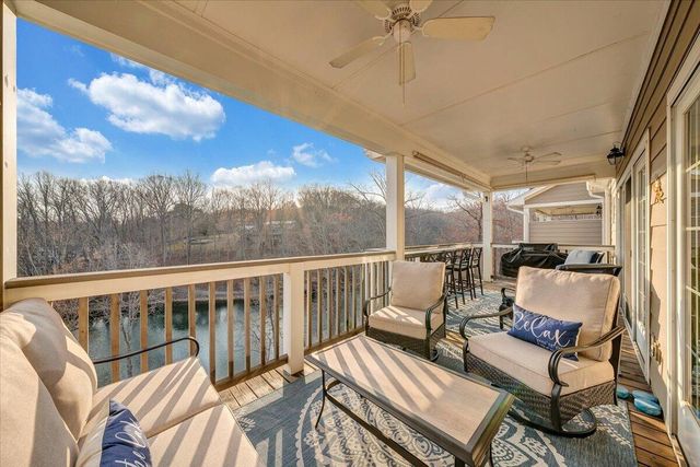 300 S Pointe Shore Dr Apt 411, Moneta, VA 24121