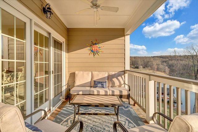 300 S Pointe Shore Dr Apt 411, Moneta, VA 24121