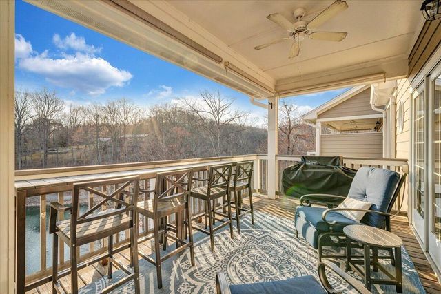 300 S Pointe Shore Dr Apt 411, Moneta, VA 24121