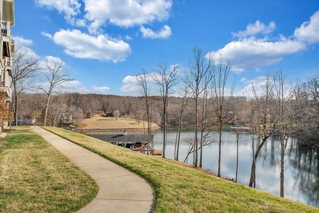 300 S Pointe Shore Dr Apt 411, Moneta, VA 24121