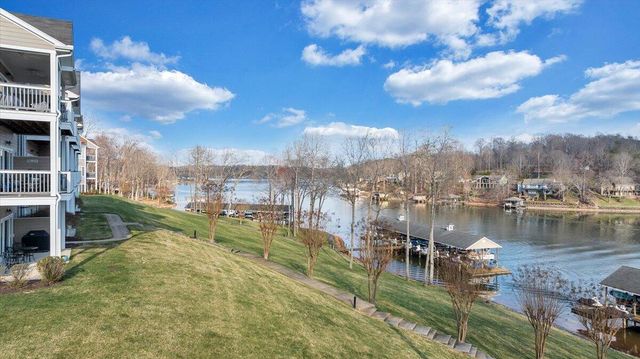 300 S Pointe Shore Dr Apt 411, Moneta, VA 24121