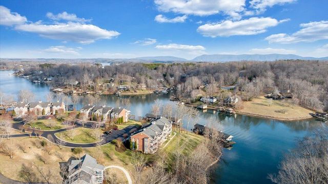 300 S Pointe Shore Dr Apt 411, Moneta, VA 24121