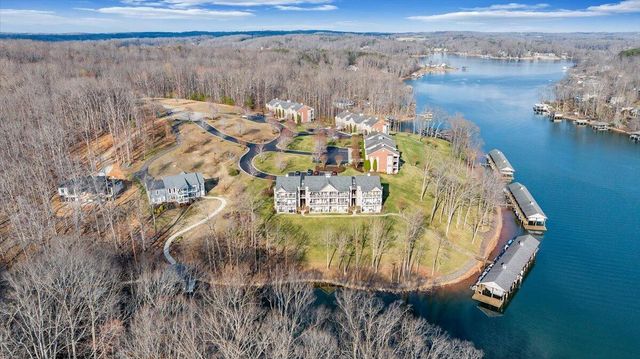 300 S Pointe Shore Dr Apt 411, Moneta, VA 24121