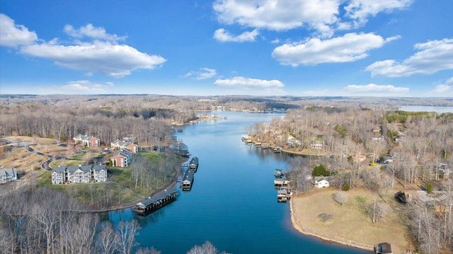 300 S Pointe Shore Dr Apt 411, Moneta, VA 24121