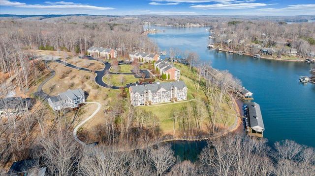 300 S Pointe Shore Dr Apt 411, Moneta, VA 24121