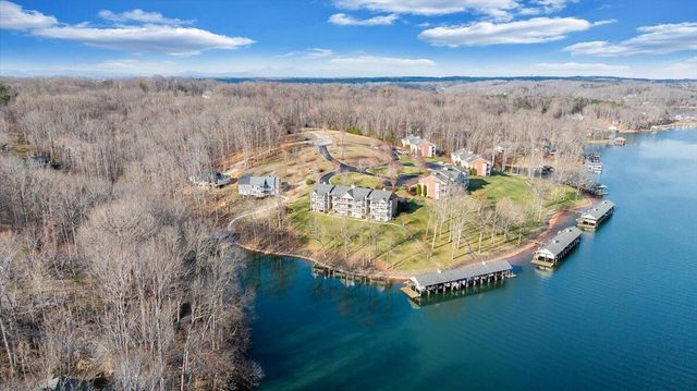 300 S Pointe Shore Dr Apt 411, Moneta, VA 24121