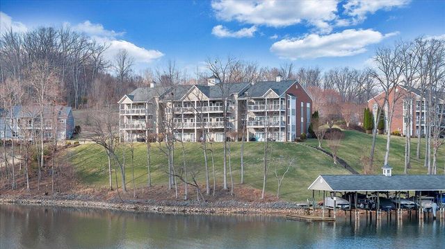 300 S Pointe Shore Dr Apt 411, Moneta, VA 24121