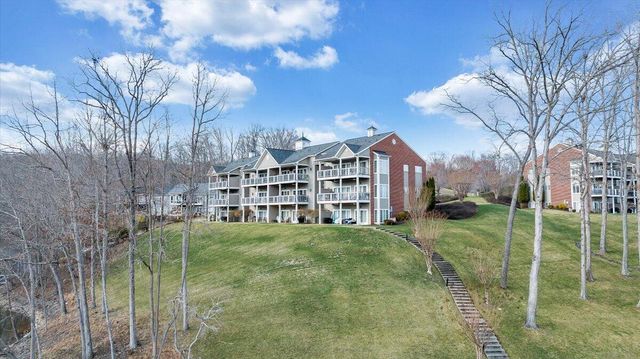 300 S Pointe Shore Dr Apt 411, Moneta, VA 24121