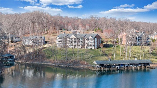 300 S Pointe Shore Dr Apt 411, Moneta, VA 24121