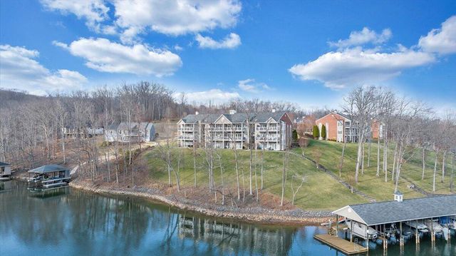 300 S Pointe Shore Dr Apt 411, Moneta, VA 24121