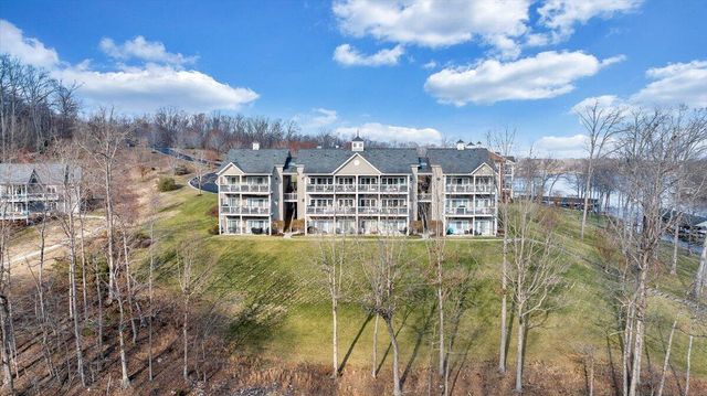 300 S Pointe Shore Dr Apt 411, Moneta, VA 24121